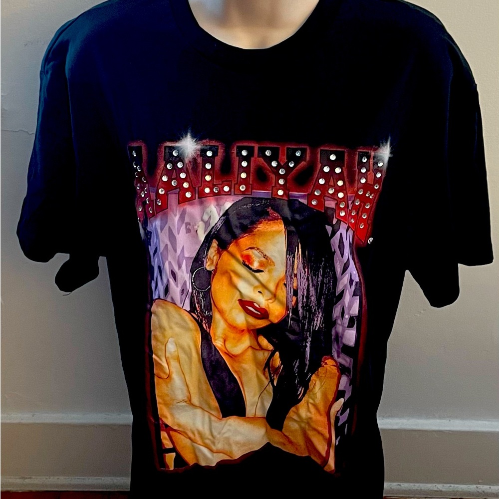 NWT Aaliyah graphic embellished bling black cotton blend T-shirt, size L legend